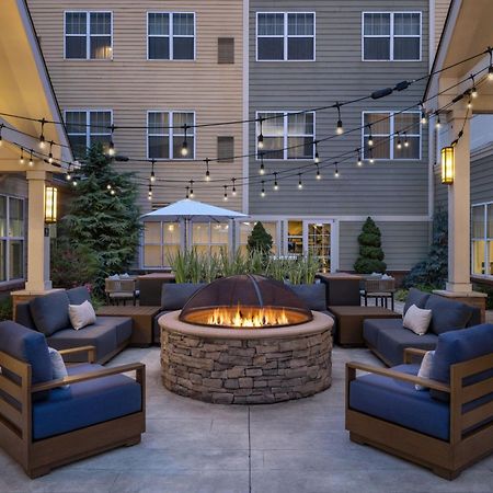 Residence Inn By Marriott Long Island Islip/Courthouse Complex Сентръл Айслип Екстериор снимка