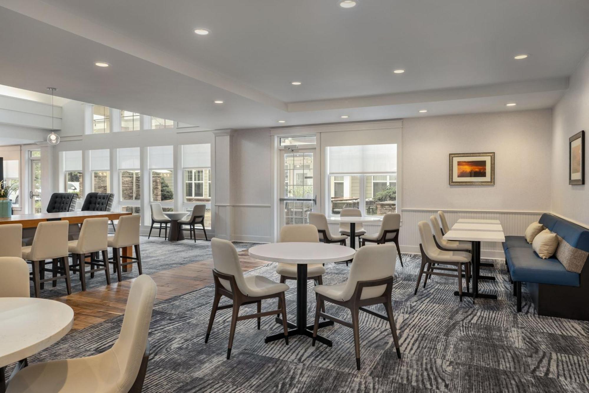 Residence Inn By Marriott Long Island Islip/Courthouse Complex Сентръл Айслип Екстериор снимка