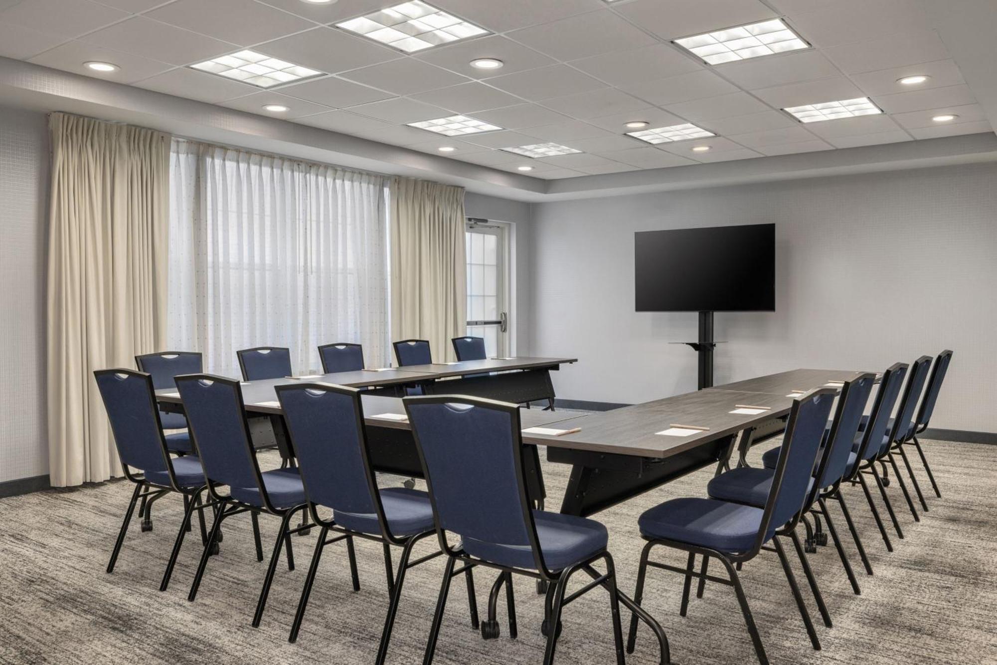 Residence Inn By Marriott Long Island Islip/Courthouse Complex Сентръл Айслип Екстериор снимка