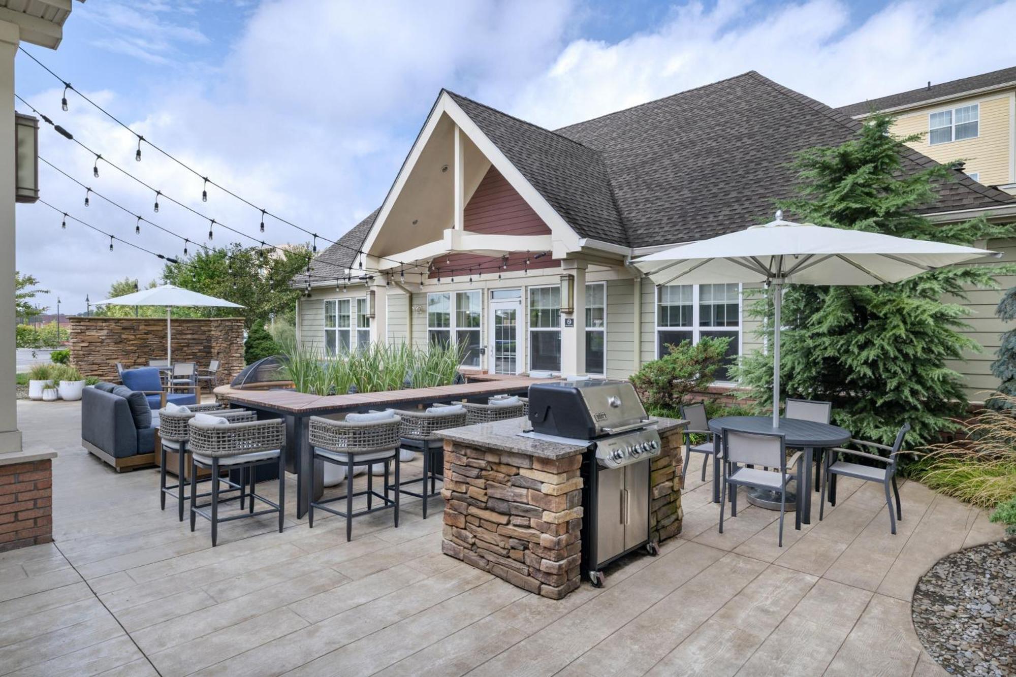 Residence Inn By Marriott Long Island Islip/Courthouse Complex Сентръл Айслип Екстериор снимка